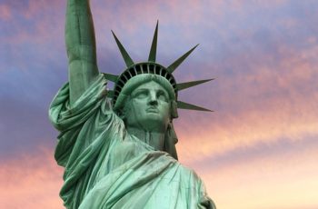 1250 ton Denná spotreba základných surovín je 1250 ton, ktorá sa rovná váhe 6 Newyorských sôch slobody